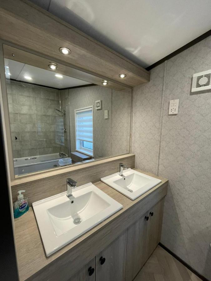 Brackencroft Lodge With Hot Tub York Exterior foto