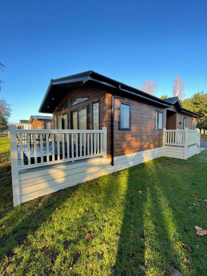 Brackencroft Lodge With Hot Tub York Exterior foto