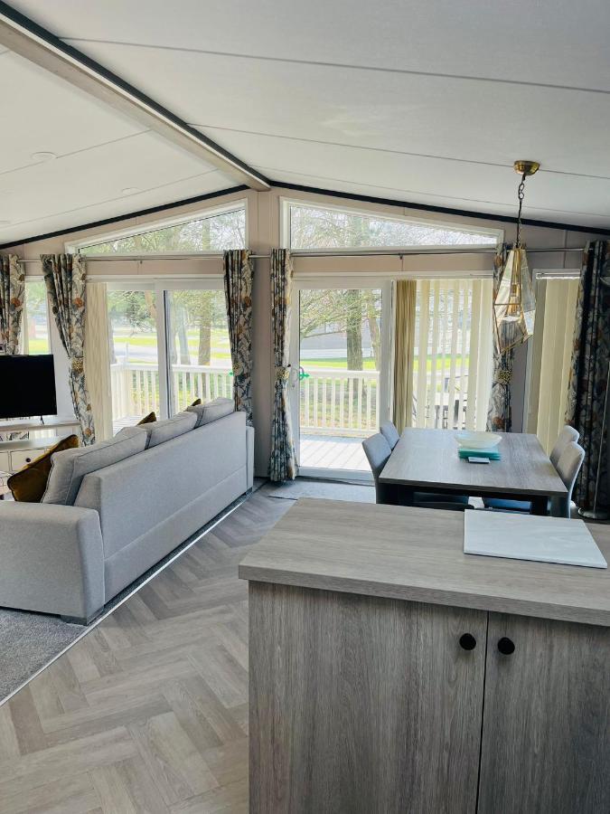 Brackencroft Lodge With Hot Tub York Exterior foto